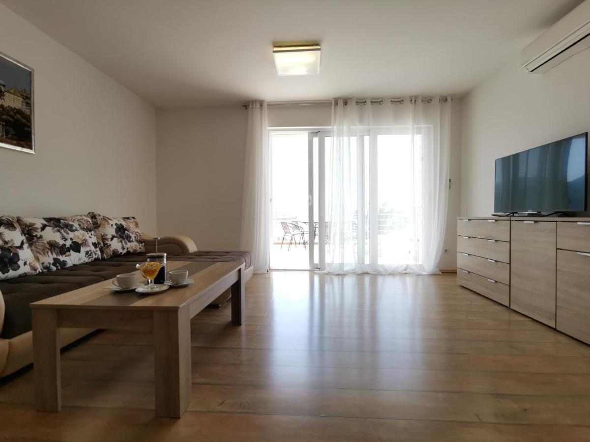 Apart Hotel Apple Cat Montenegro Ko Биела Екстериор снимка