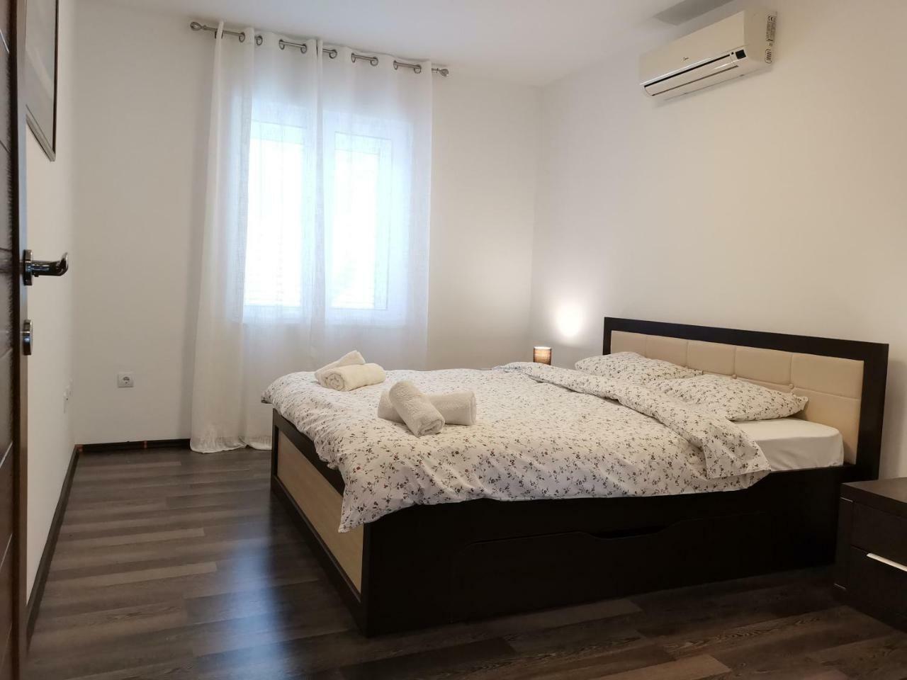 Apart Hotel Apple Cat Montenegro Ko Биела Екстериор снимка