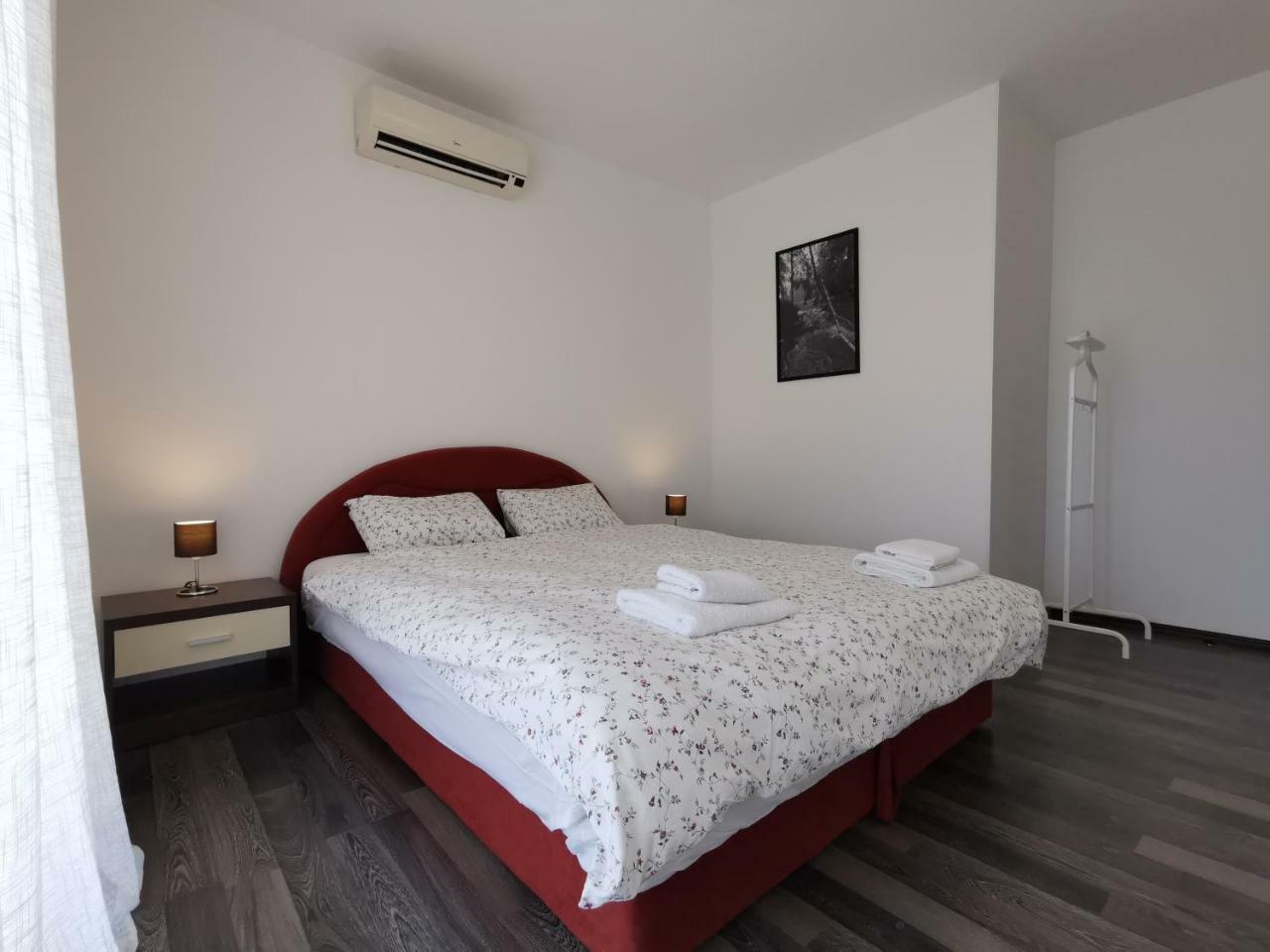 Apart Hotel Apple Cat Montenegro Ko Биела Екстериор снимка